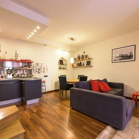 Traditional Apartment In Old City Бари Экстерьер фото
