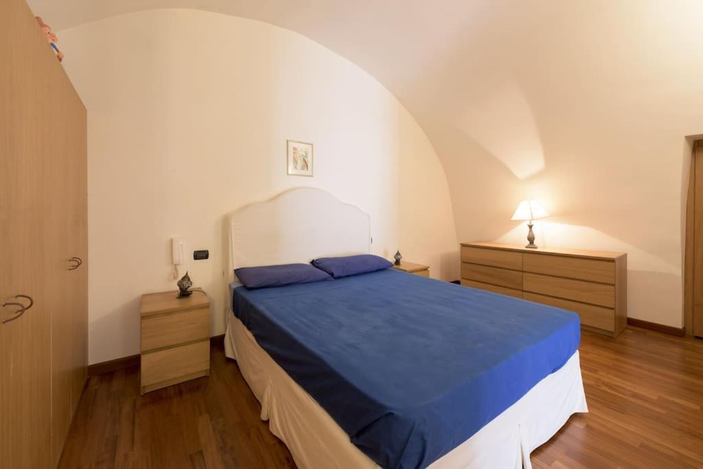 Traditional Apartment In Old City Бари Экстерьер фото