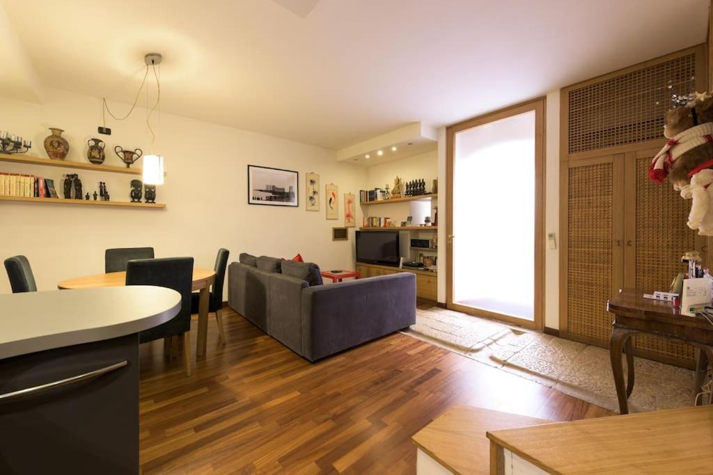 Traditional Apartment In Old City Бари Экстерьер фото