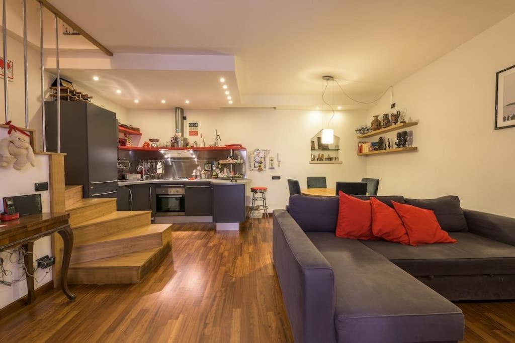 Traditional Apartment In Old City Бари Экстерьер фото