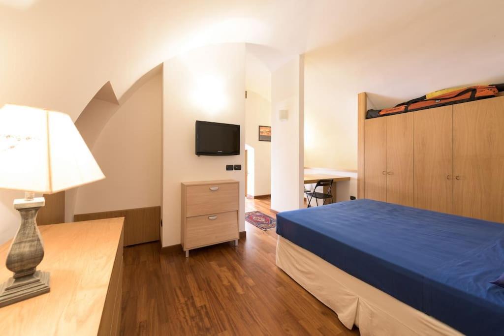 Traditional Apartment In Old City Бари Экстерьер фото