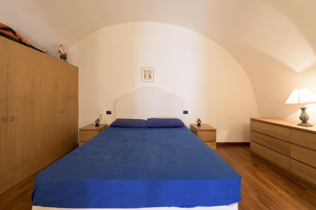 Traditional Apartment In Old City Бари Экстерьер фото
