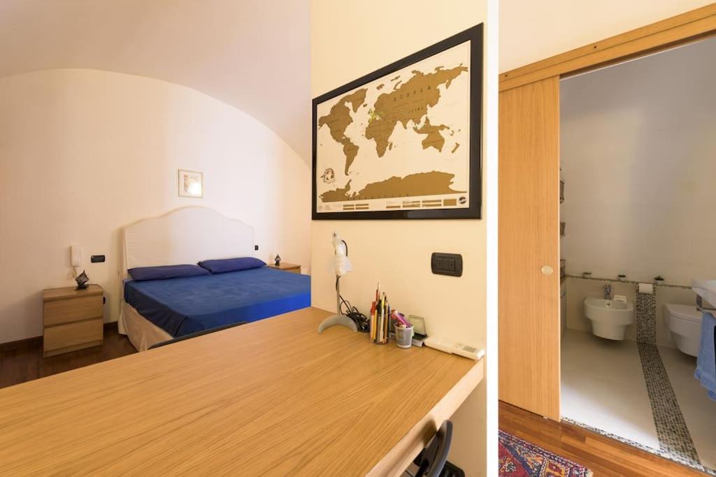 Traditional Apartment In Old City Бари Экстерьер фото