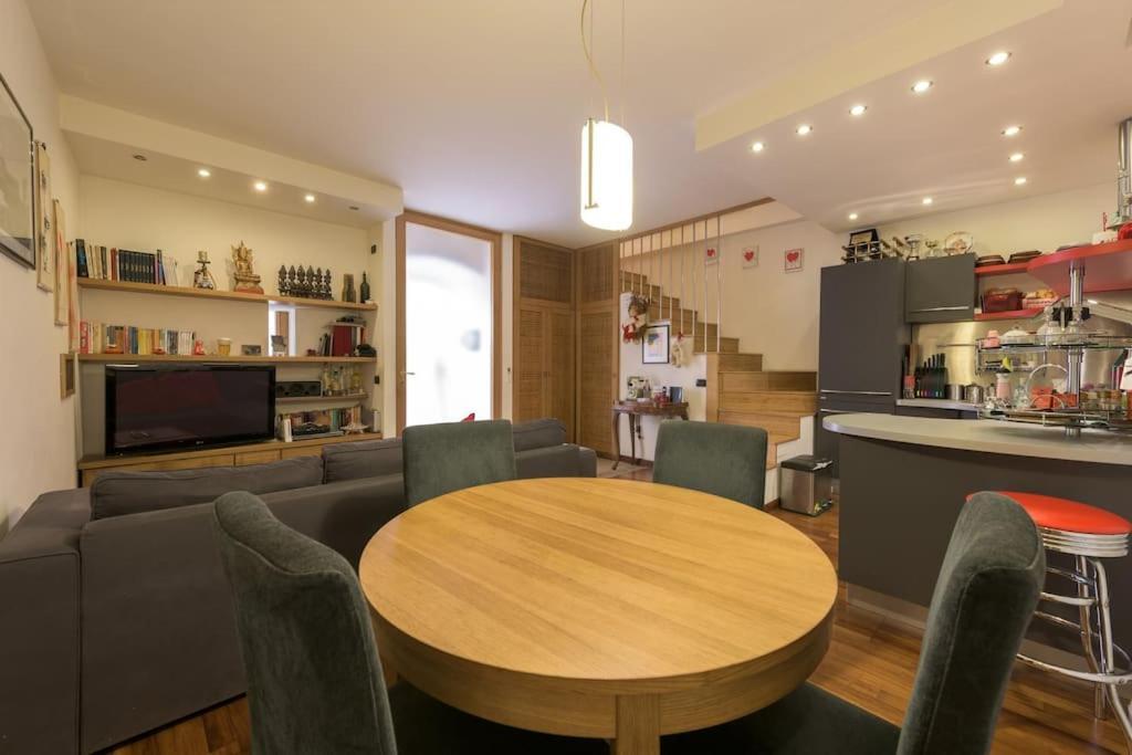 Traditional Apartment In Old City Бари Экстерьер фото
