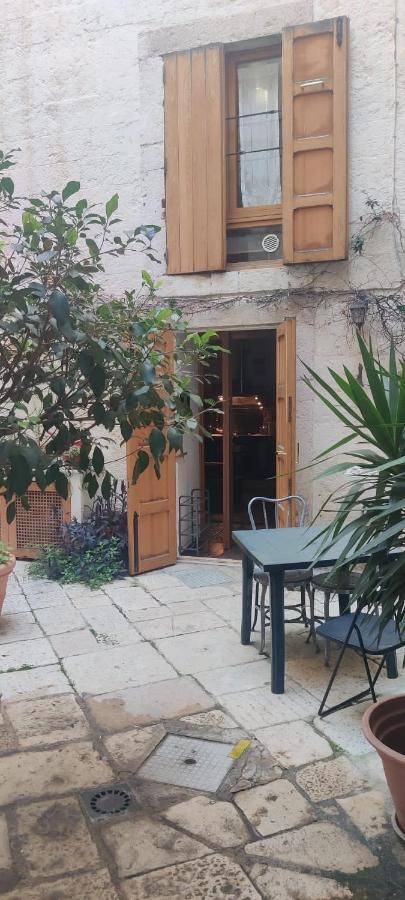 Traditional Apartment In Old City Бари Экстерьер фото